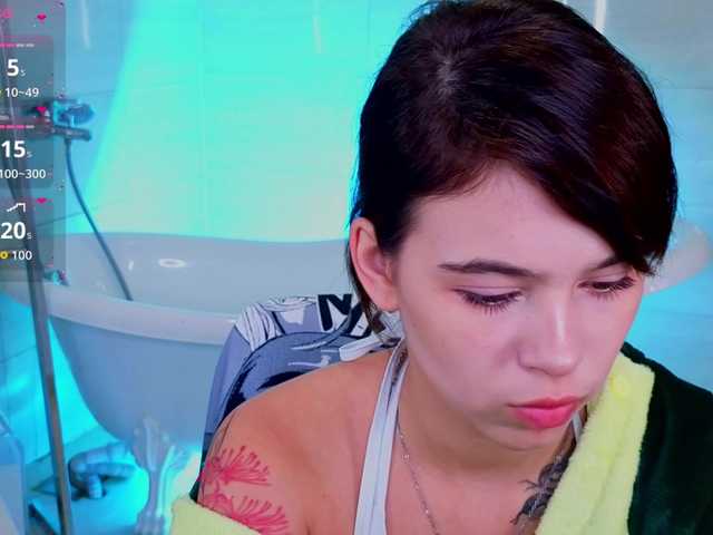 CoralineJones live cam on BongaCams