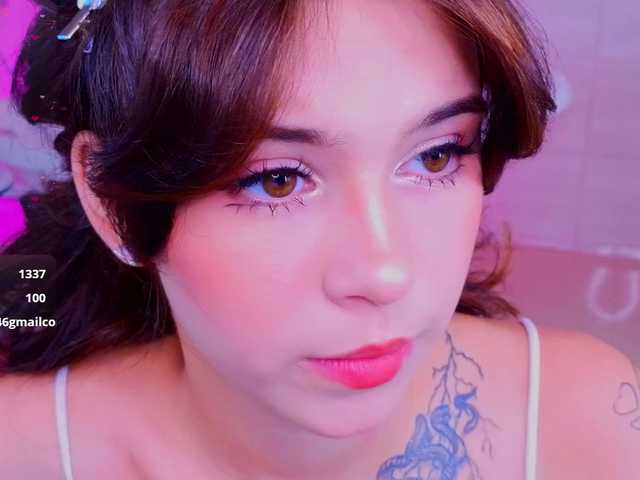 CoralineJones live cam on BongaCams