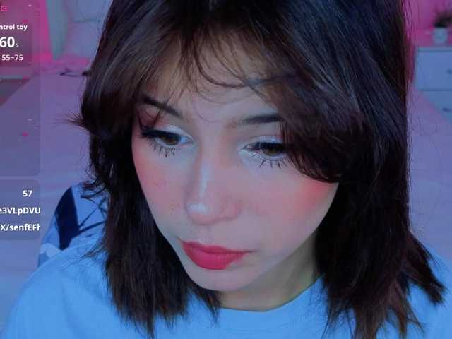 видео CoralineJones