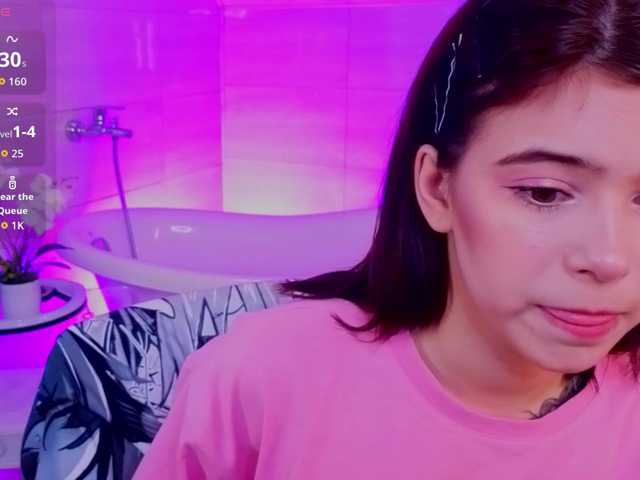 CoralineJones live cam on BongaCams