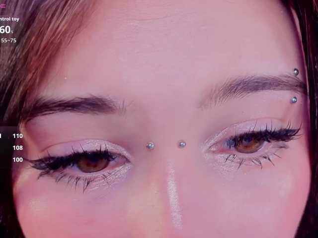 CoralineJones live cam on BongaCams