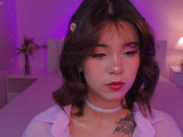 CoralineJones live cam on BongaCams