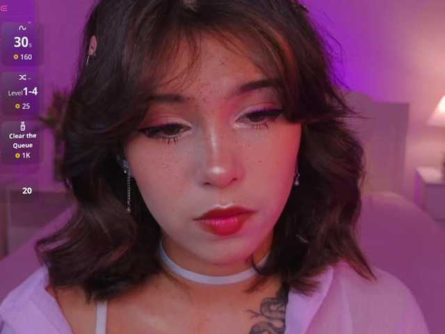 CoralineJones live cam on BongaCams