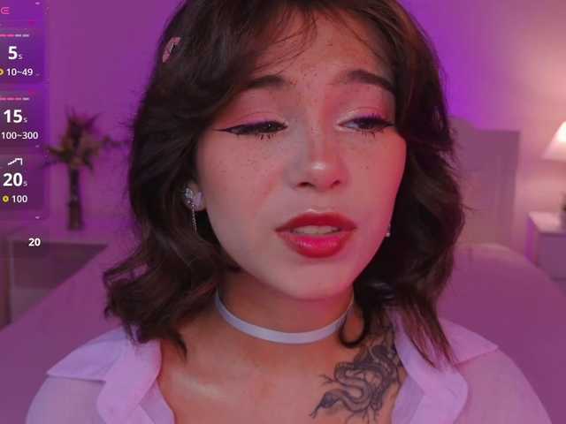 CoralineJones live cam on BongaCams