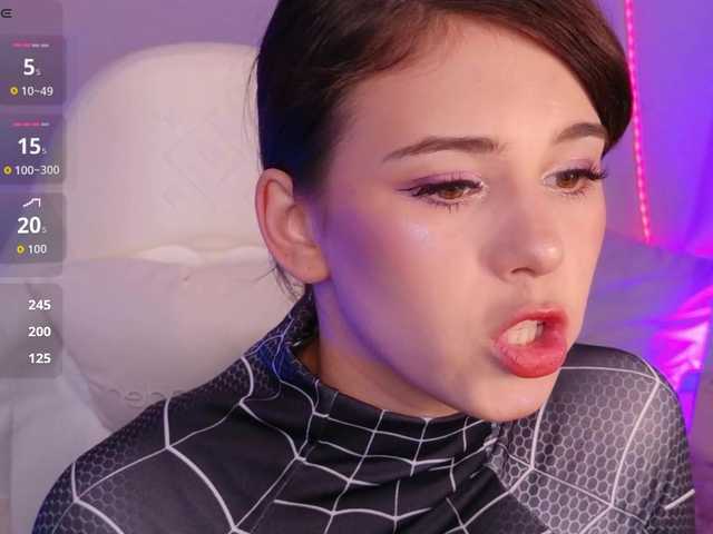 CoralineJones live cam on BongaCams
