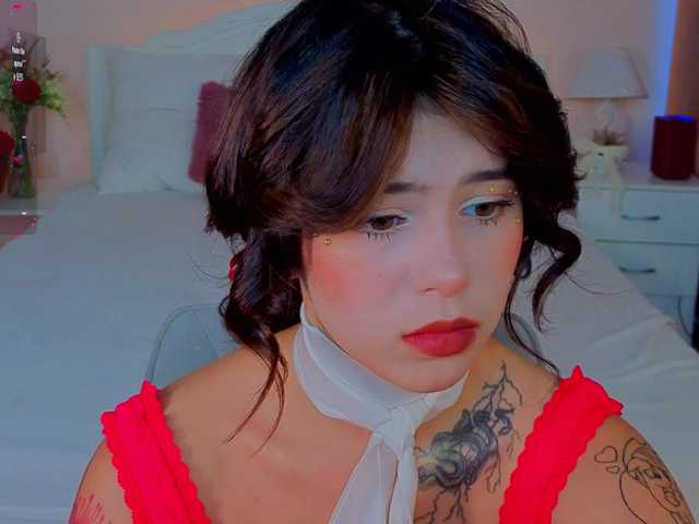 CoralineJones live cam on BongaCams