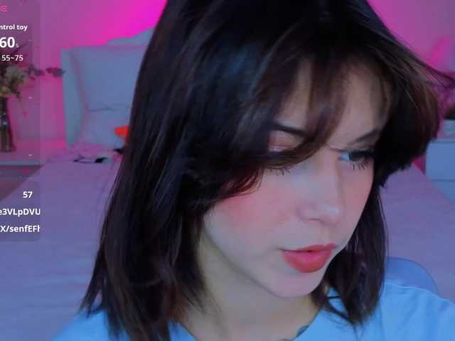 видео CoralineJones