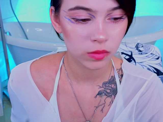 CoralineJones live cam on BongaCams