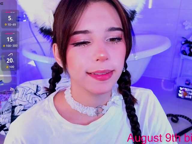 CoralineJones live cam on BongaCams