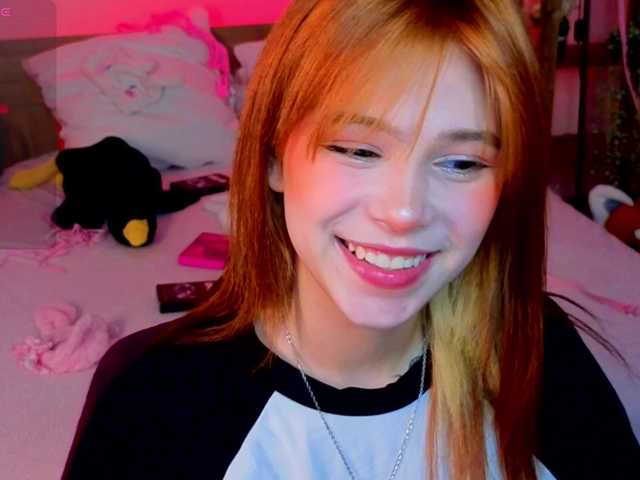 CoralineJones's BongaCams show and profile