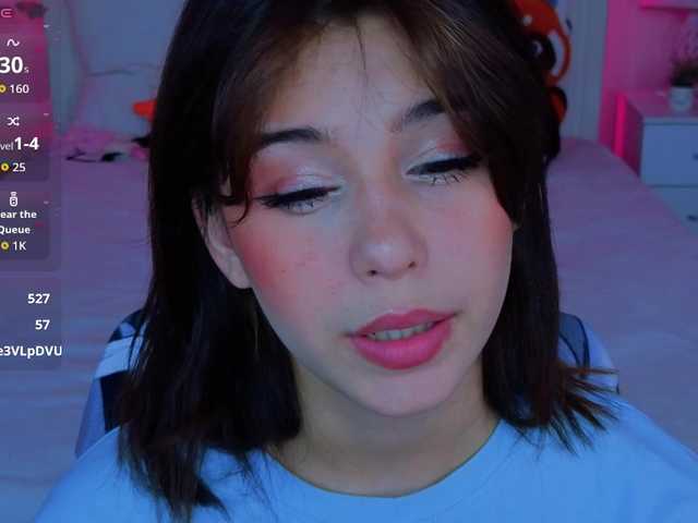 CoralineJones live cam on BongaCams