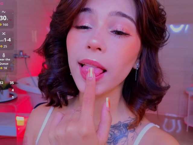 CoralineJones live cam on BongaCams