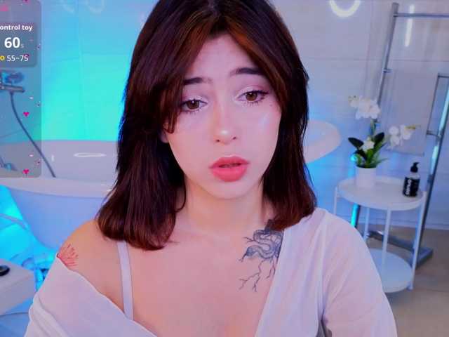 CoralineJones live cam on BongaCams