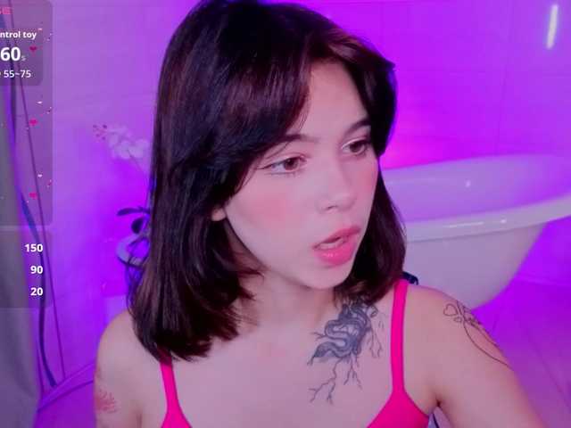 CoralineJones live cam on BongaCams