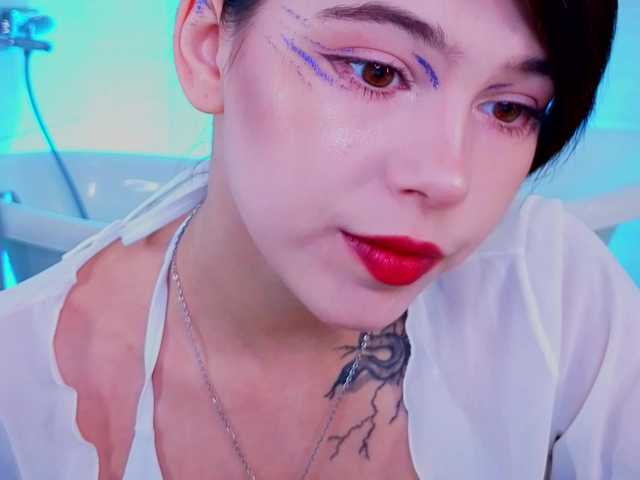 CoralineJones live cam on BongaCams