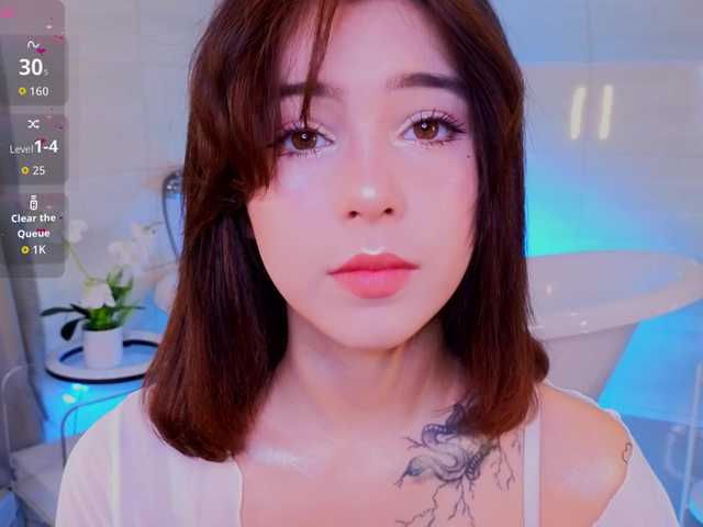 CoralineJones live cam on BongaCams