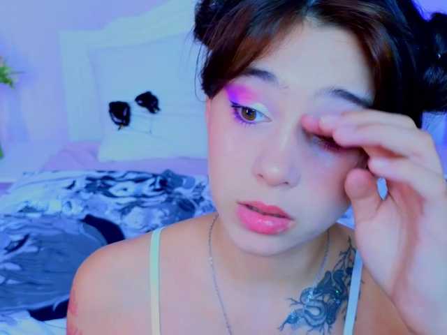 CoralineJones live cam on BongaCams