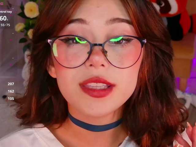 CoralineJones live cam on BongaCams