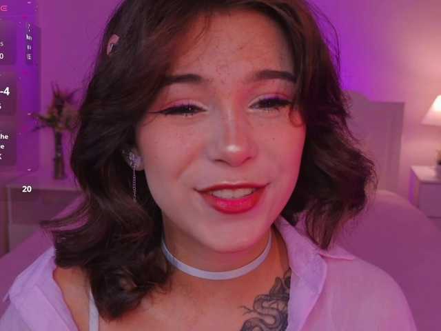 CoralineJones live cam on BongaCams