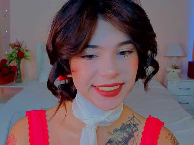 CoralineJones live cam on BongaCams