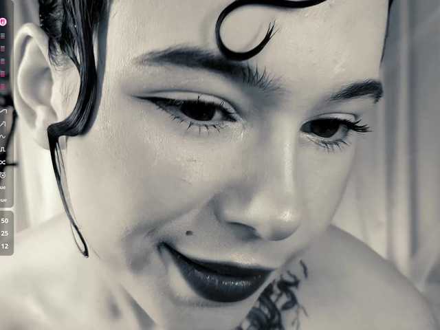 CoralineJones live cam on BongaCams