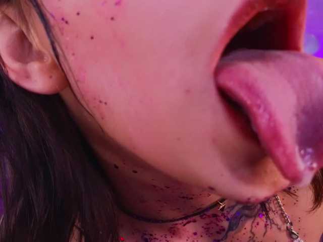 CoralineJones live cam on BongaCams