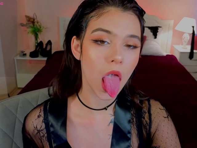 CoralineJones live cam on BongaCams