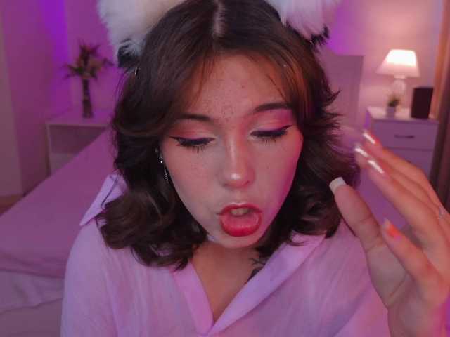 CoralineJones live cam on BongaCams