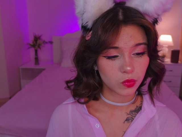 CoralineJones live cam on BongaCams