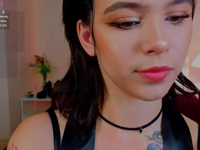 CoralineJones live cam on BongaCams