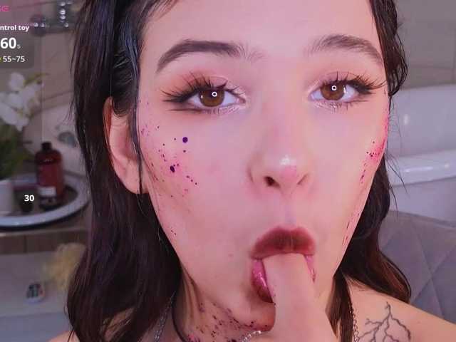 CoralineJones live cam on BongaCams