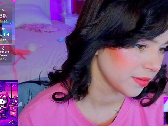 le modèle CoralineJones est en webcam porno dans un show sur le site bongacams, il possède les tags suivants: White/Caucasian,Brunette,Shaved
