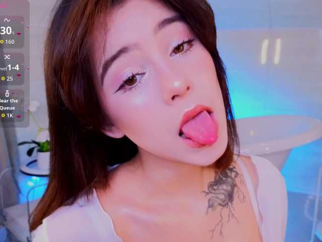 CoralineJones live cam on BongaCams