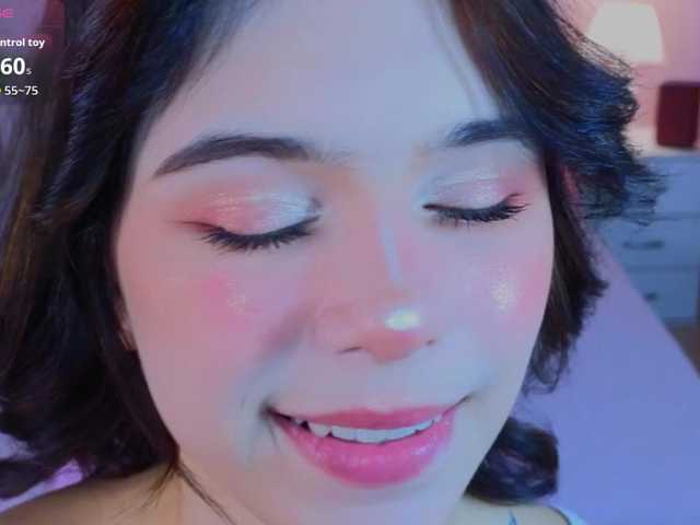 CoralineJones live cam on BongaCams