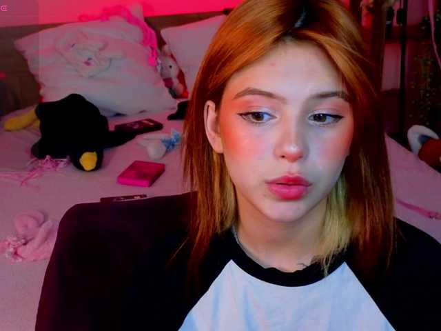 видео CoralineJones