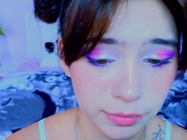 CoralineJones live cam on BongaCams