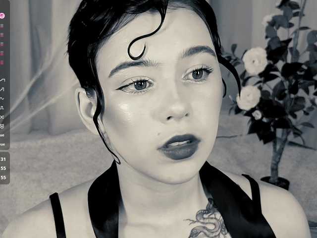 CoralineJones live cam on BongaCams