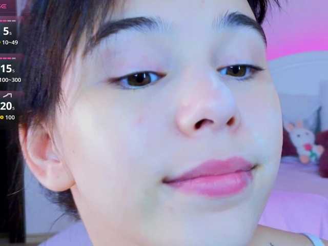 CoralineJones live cam on BongaCams