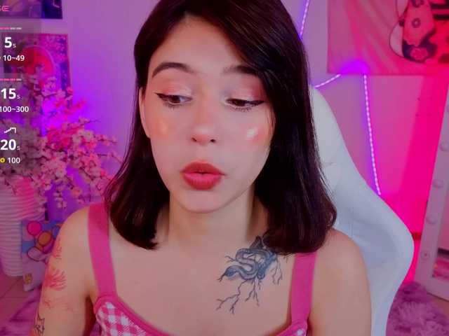 CoralineJones live cam on BongaCams