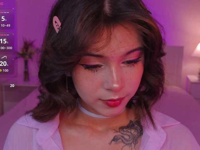 CoralineJones live cam on BongaCams
