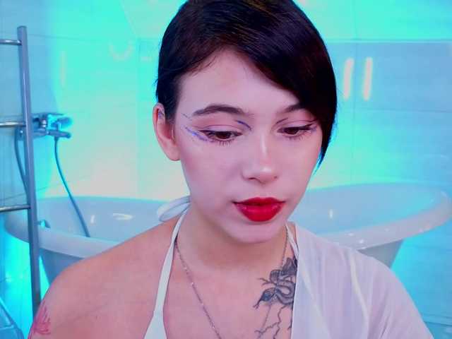 CoralineJones live cam on BongaCams