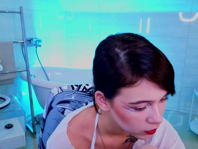 CoralineJones live cam on BongaCams