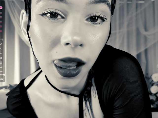 CoralineJones live cam on BongaCams