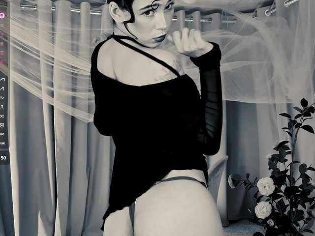 CoralineJones live cam on BongaCams