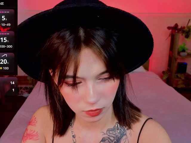 CoralineJones live cam on BongaCams