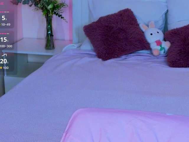 CoralineJones live cam on BongaCams