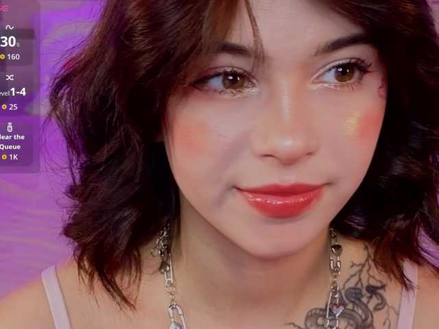CoralineJones live cam on BongaCams