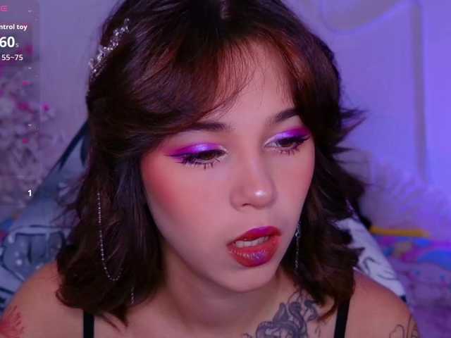 CoralineJones live cam