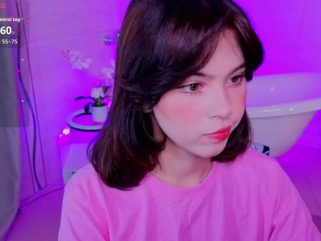 CoralineJones live cam on BongaCams