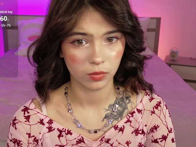 CoralineJones live cam on BongaCams
